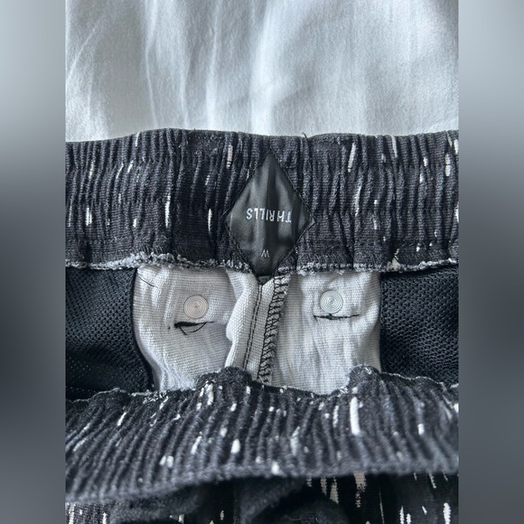 Men’s medium black & white shorts. Thrills brand. Excellent condition. - Picture 4 of 4